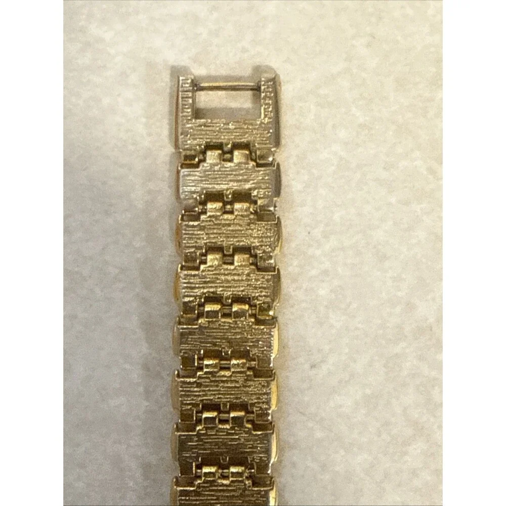 Vtg Medana ROYALE Ladies Diamond Gold Tone Nugget Style Watch 7.5